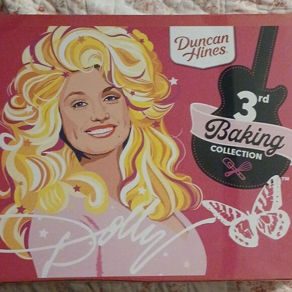 Dolly Parton  - Picture 1 of 4